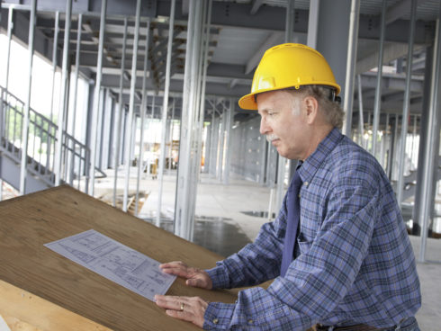 Werkende man in de bouw